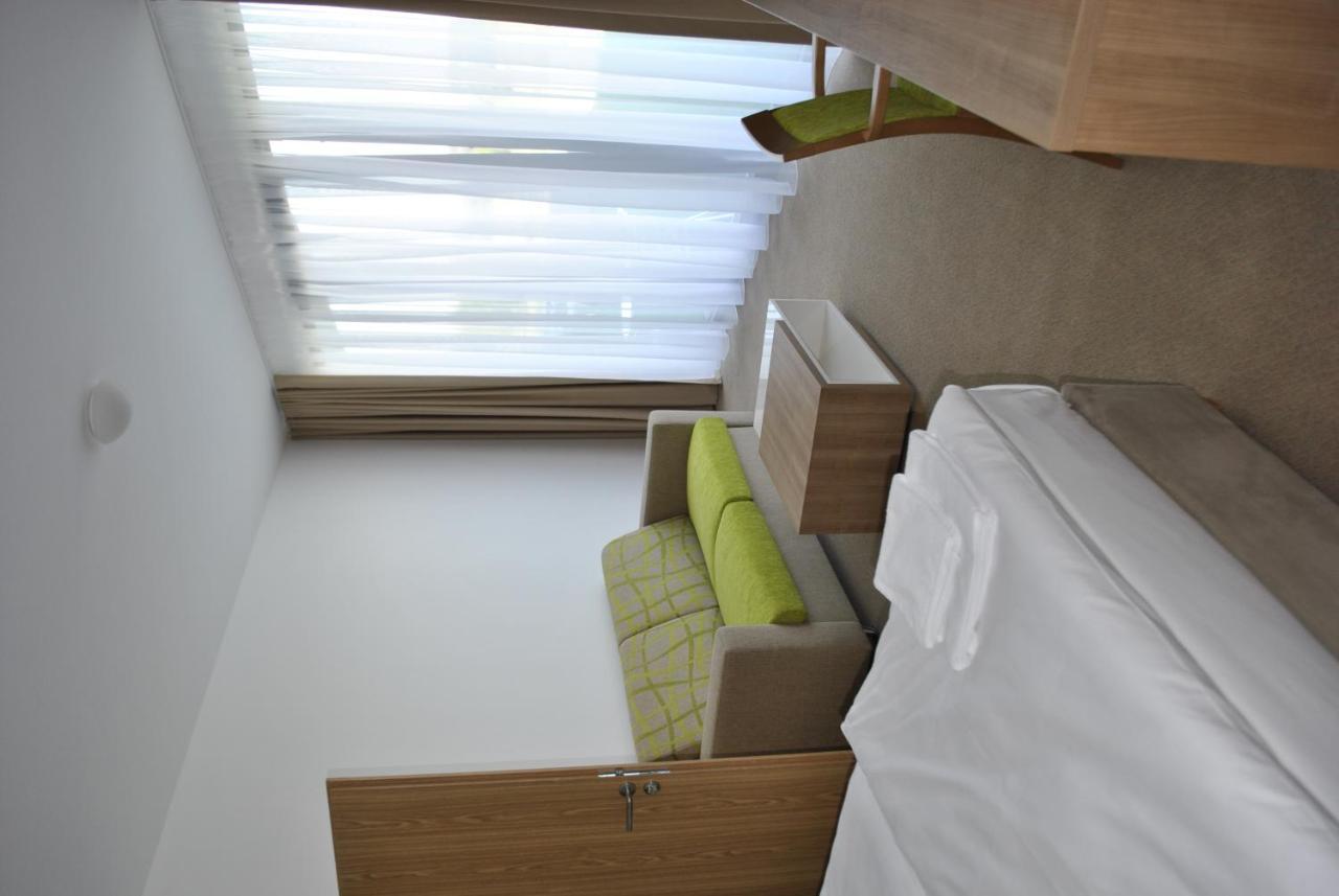 Hotel Golf Jezera Ostrožská Nová Ves Exteriör bild