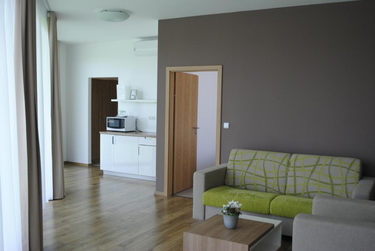 Hotel Golf Jezera Ostrožská Nová Ves Exteriör bild