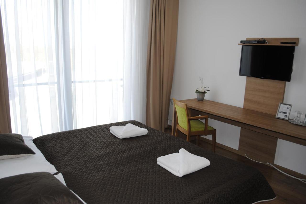 Hotel Golf Jezera Ostrožská Nová Ves Exteriör bild