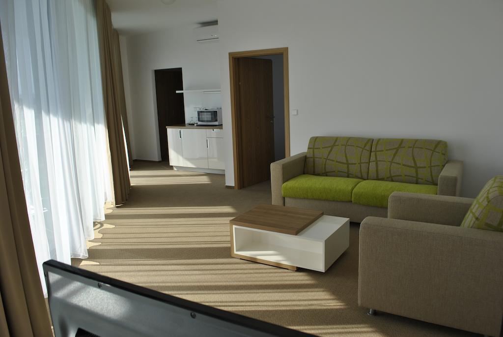 Hotel Golf Jezera Ostrožská Nová Ves Exteriör bild
