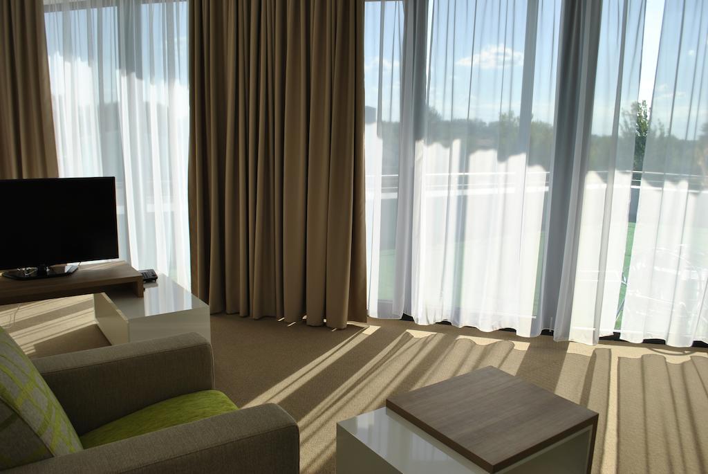 Hotel Golf Jezera Ostrožská Nová Ves Exteriör bild