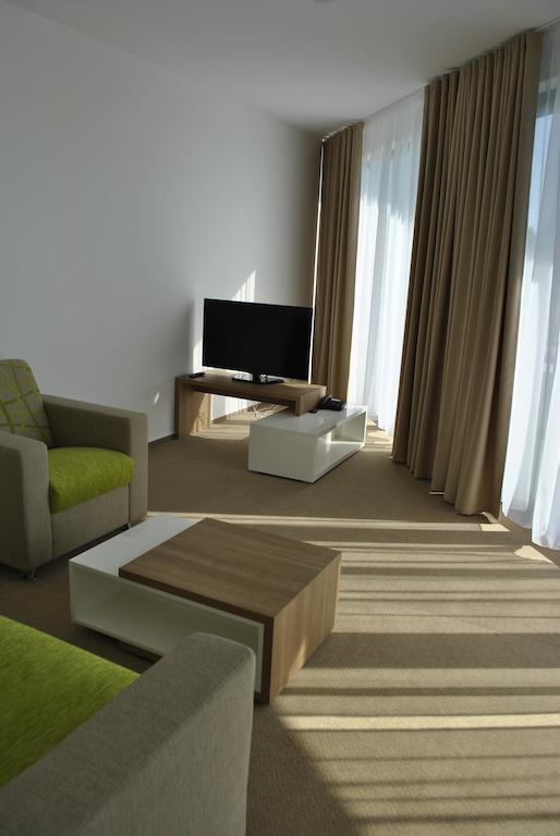 Hotel Golf Jezera Ostrožská Nová Ves Exteriör bild