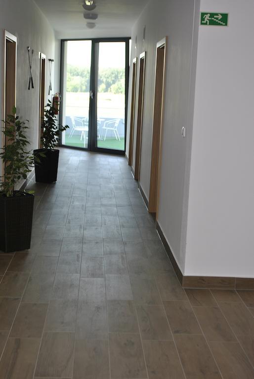 Hotel Golf Jezera Ostrožská Nová Ves Exteriör bild