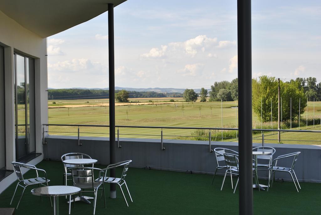 Hotel Golf Jezera Ostrožská Nová Ves Exteriör bild
