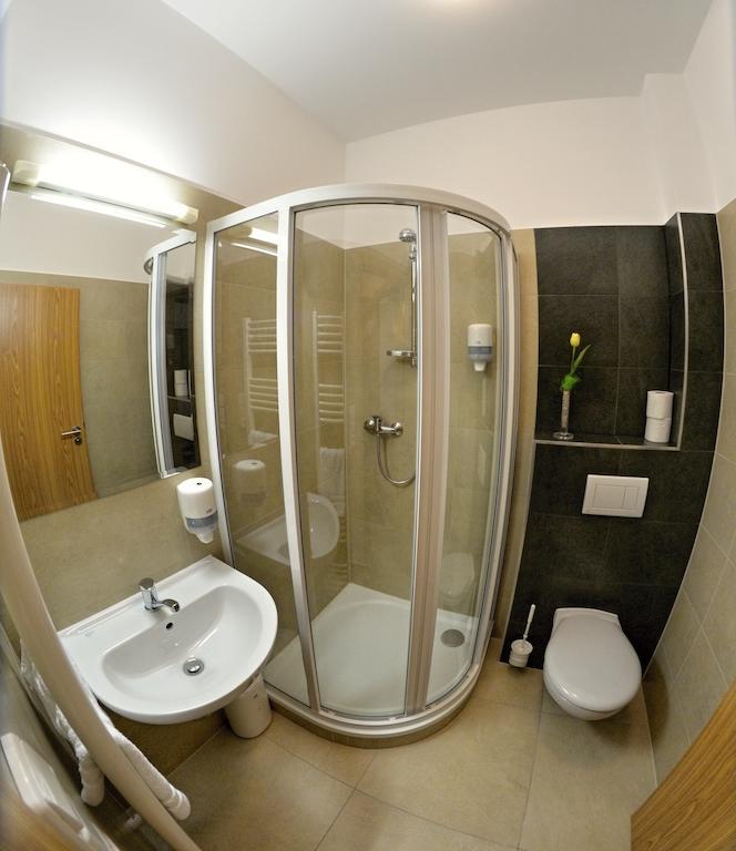 Hotel Golf Jezera Ostrožská Nová Ves Rum bild