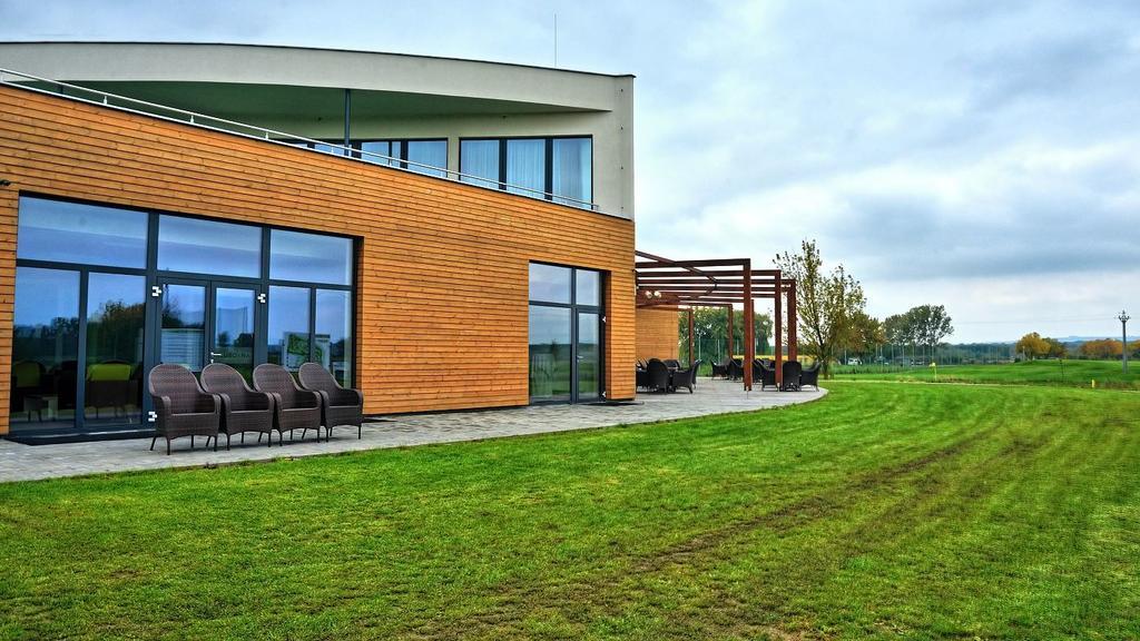 Hotel Golf Jezera Ostrožská Nová Ves Exteriör bild