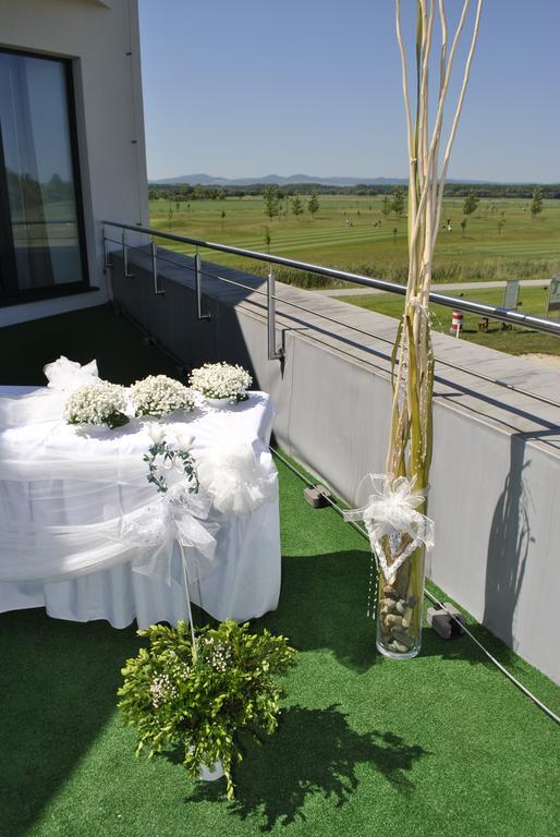 Hotel Golf Jezera Ostrožská Nová Ves Exteriör bild